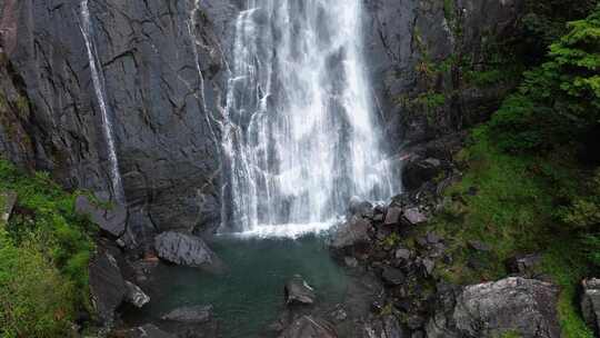 庐山秀峰瀑布夏季水量充沛