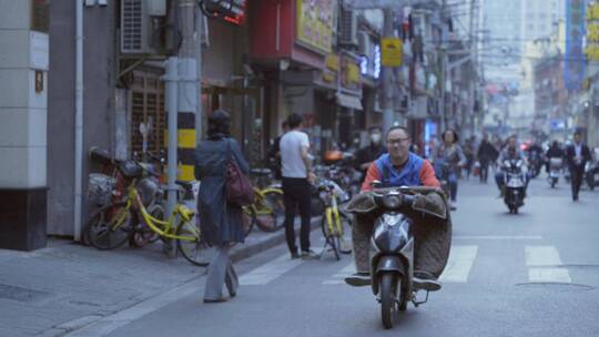 【空镜】4K上海街景-弄堂车流行人-城市生活