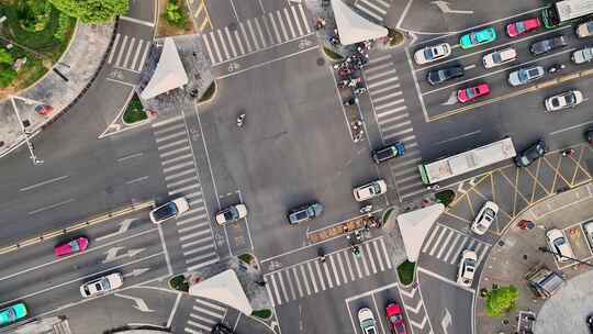 航拍俯视城市交通道路十字路口车流