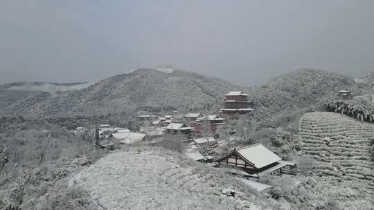 航拍杭州径山寺中式古建筑寺庙山顶森林雪景