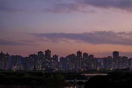 城市小区楼盘密集住宅楼夜景万家灯火