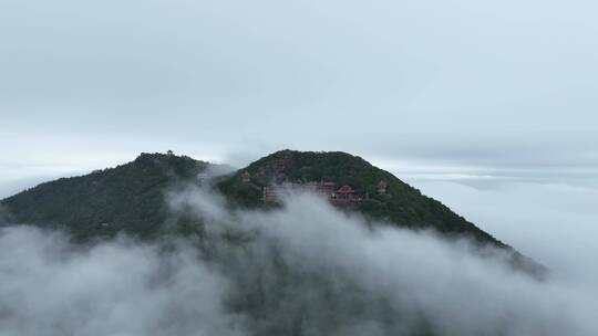 森林云海航拍山峰云雾缭绕雨后山林山脉风景