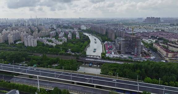 上海复工复产，路上车流川流不息航拍