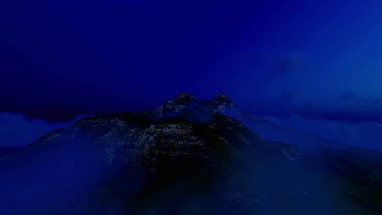 夜云中的黑山