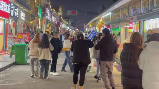 城市夜景小吃街美食街食客人流视频素材模板下载