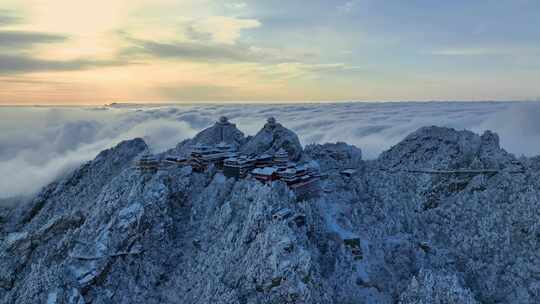 河南老君山清晨雪后云海日出航拍