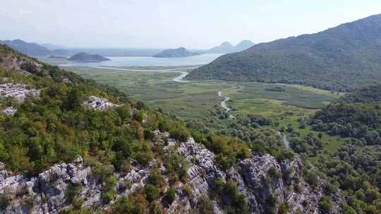 山河流入大海的地方视频素材模板下载