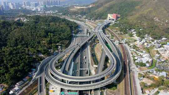 香港大型高速公路交汇处的交通