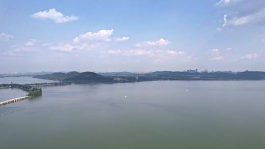 4K武汉东湖景区水面与磨山航拍