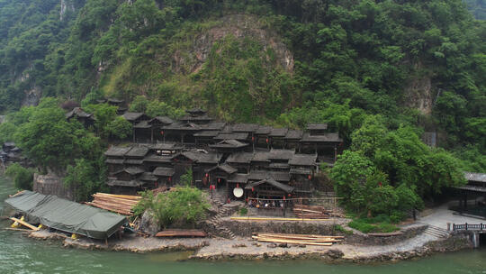 航拍湖北宜昌长江三峡岸边古建筑村庄