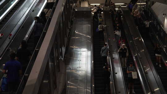 香港地铁站自动扶梯