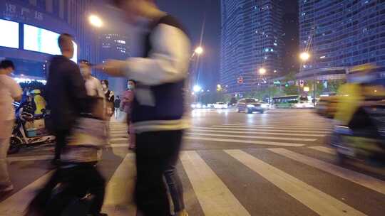 夜晚人行道人来人往视频素材模板下载