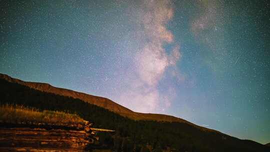 高山木屋银河星空延时