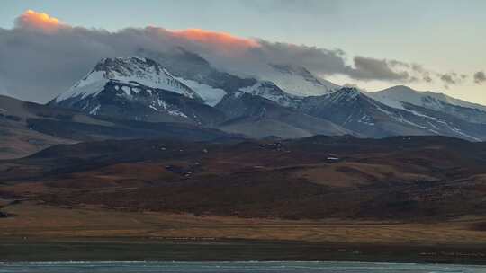 西藏阿里地区纳木那尼峰高山日落高空航拍