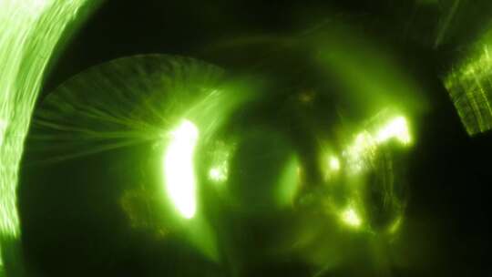 美丽的绿色焦散折射光线棱镜透镜光斑