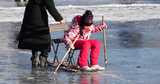 北方冬天湖面滑冰高清在线视频素材下载