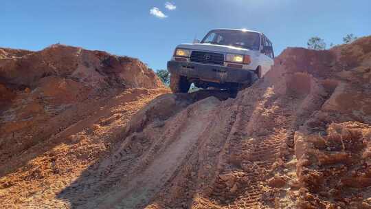 4x4汽车越野行驶