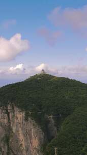 竖版航拍湖南张家界天门山5A景区