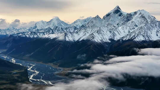 大气震撼航拍雪山  山脉