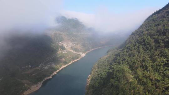 张家界茅岩河峰恋溪