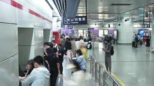 地铁站自动售票机乘客购票人群人流延时摄影