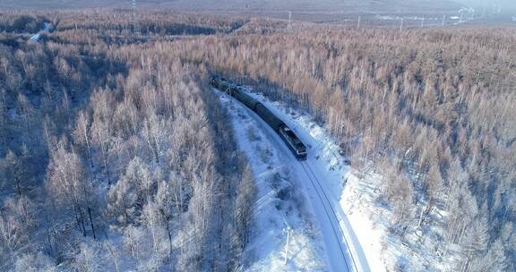 航拍林海雪原列车