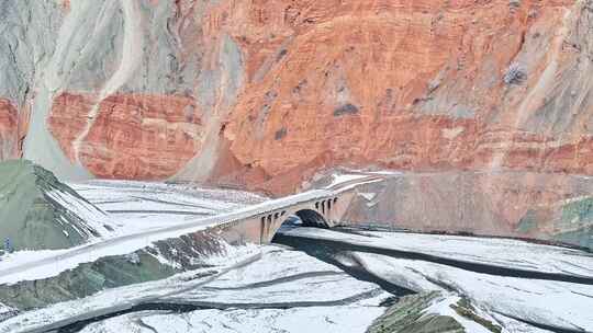 安集海大峡谷冬天雪天航拍风光