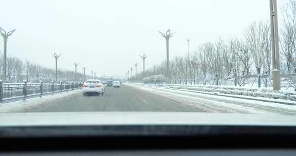 冬天行车 冬天开车 行驶 恶劣天气 雨雪天气