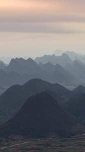 竖版航拍桂林阳朔兴坪山川清晨日出迷雾