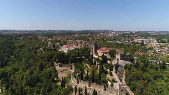 托马尔镇圣殿骑士城堡和基督修道院的无人机视图葡萄牙