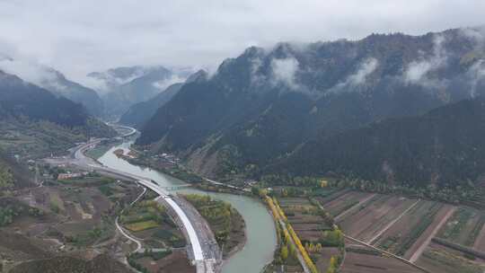 青海互助北山云海河流树木航拍视频