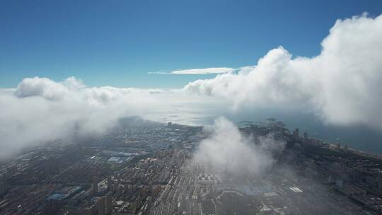 航拍威海高新区西海岸上空的蓝天白云