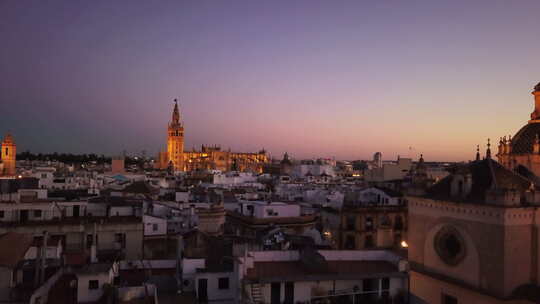 西班牙塞维利亚日落时分，俯瞰城镇，欣赏拉