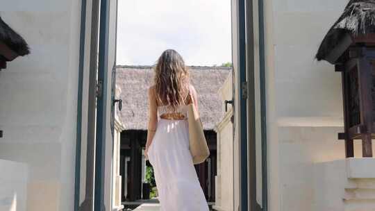 美女度假逛街旅游玩乐巴厘岛四季酒店