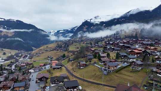 瑞士格林德瓦小镇雪山晨雾