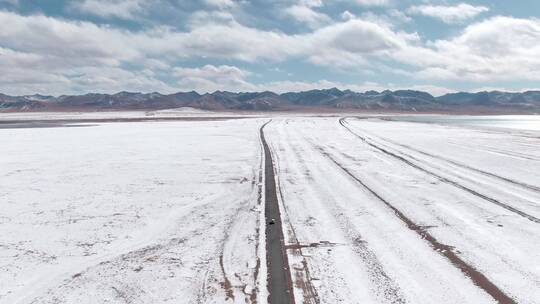 汽车行驶在冰天雪地_V1-0017视频素材模板下载