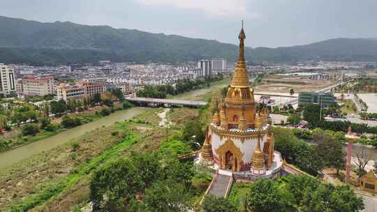 云南德宏州梁河县勐底大金塔航拍城市风光