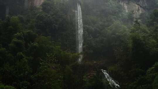 慢镜头升格湖南张家界森林公园雨天瀑布溪流