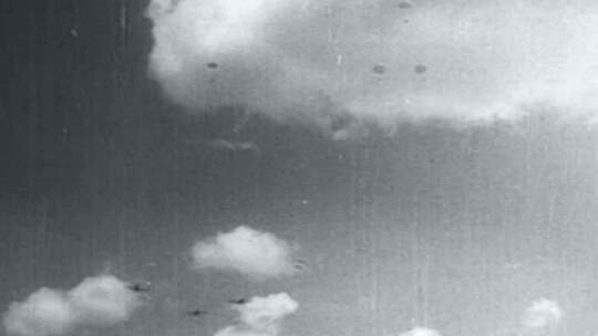 1950年中国人民解放军空降兵部队跳伞训练