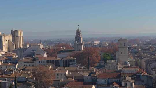 法国阿维尼翁历史中心的鸟瞰图。阿维尼翁大