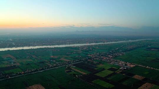 日出前的尼罗河