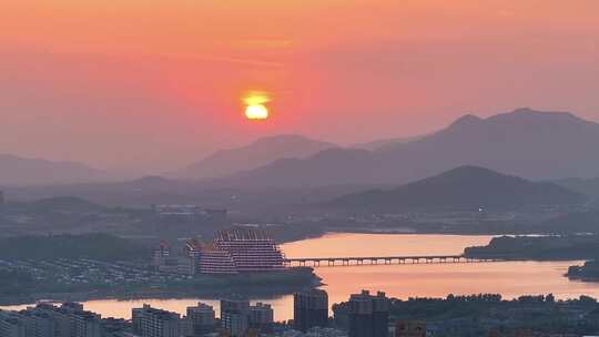 泰山天平湖晚霞