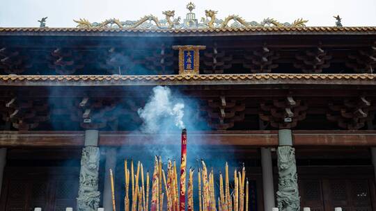 香炉 烧香 香火旺盛 祈祷 祈福 寺庙