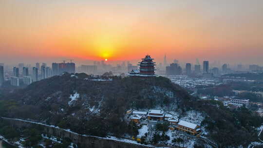 南京雪后的阅江楼日出航拍延时