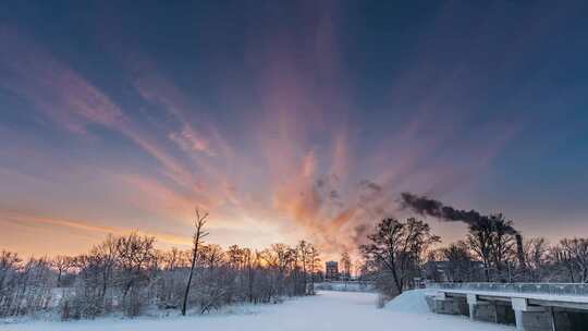 白俄罗斯戈梅利地区的多布拉斯。延时延时延时冬季旧造纸厂塔楼的延时延时