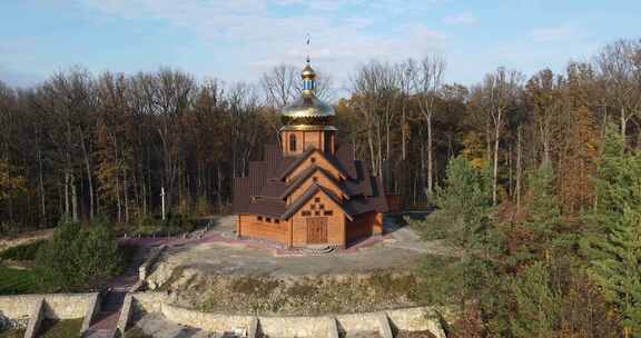 古比村的古老东正教木制教堂