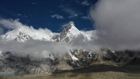 航拍西藏希夏邦马峰雪山风光