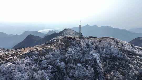 泰山之巅，春日雾凇