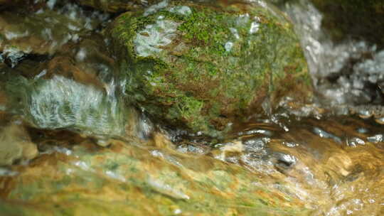 清澈山泉小溪矿泉水山涧