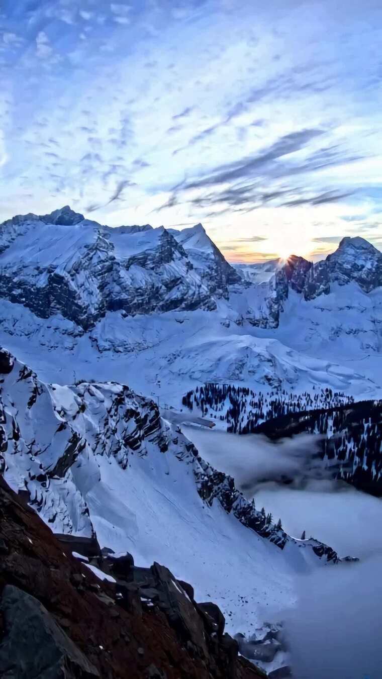 雪山自然风光日出景象